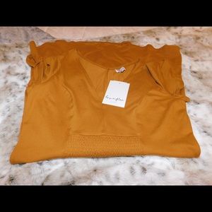 Short Dress with ruffle sleeves